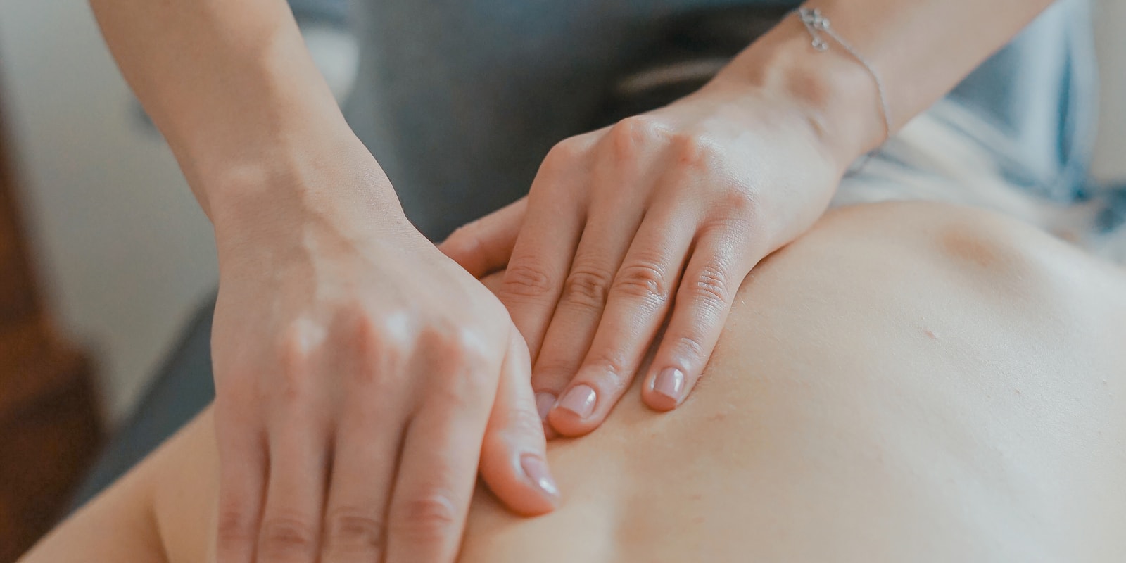 Masaj medicinal spate Č™i cervicalÄ la Masaj TuiNa HĂ®nceČ™ti